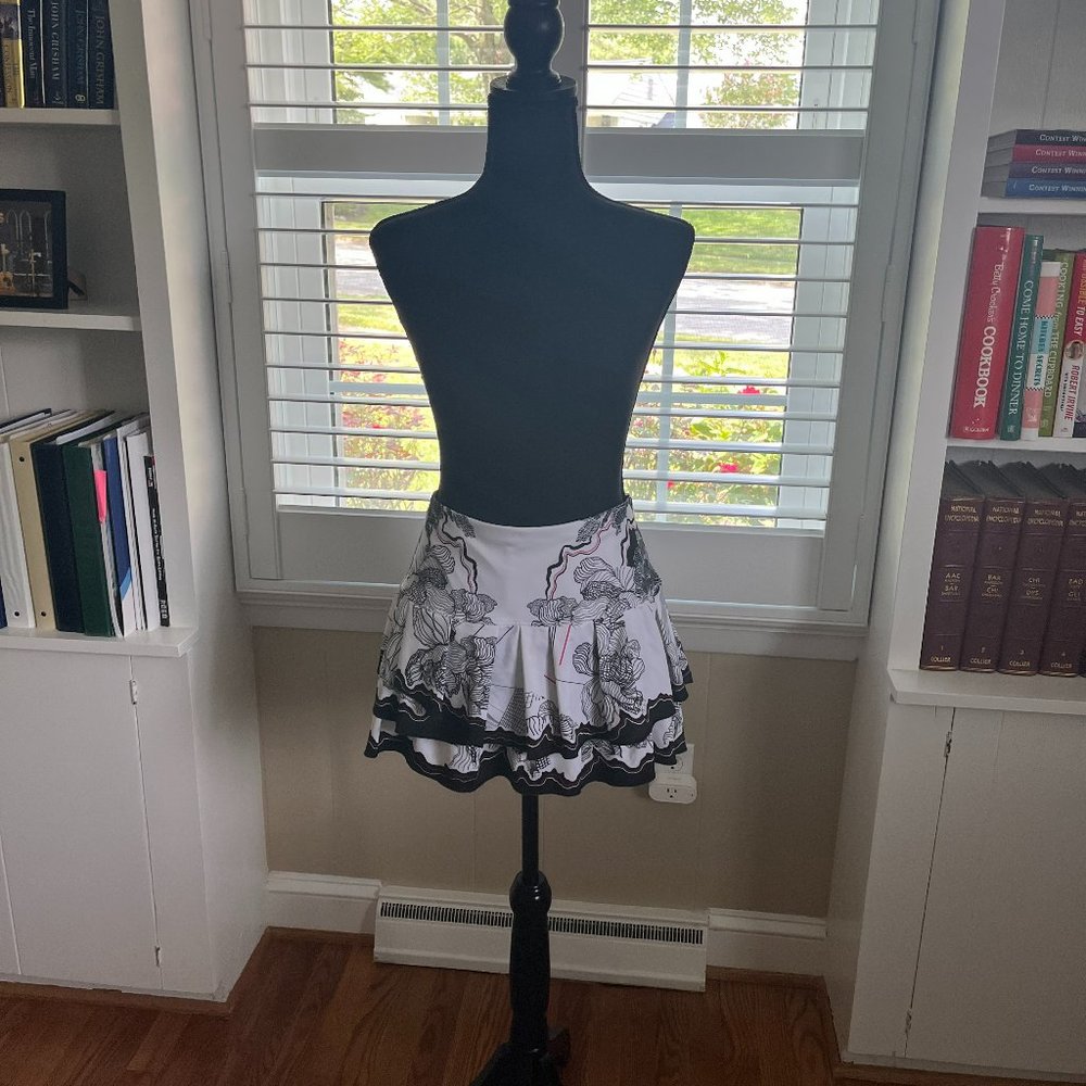 Lucky in Love White Tennis Skort with Print. (Size Large)
